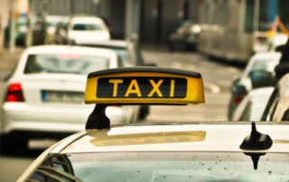 El Taxi y el cliente corporativo: Cómo ganar la batalla a las VTCs fidelizando a quien mejor paga