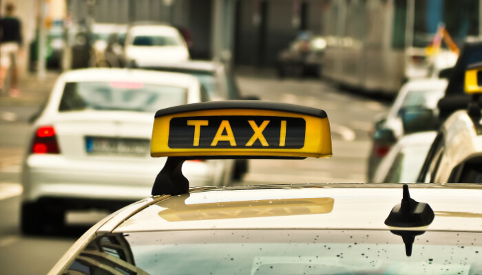 El Taxi y el cliente corporativo: Cómo ganar la batalla a las VTCs fidelizando a quien mejor paga